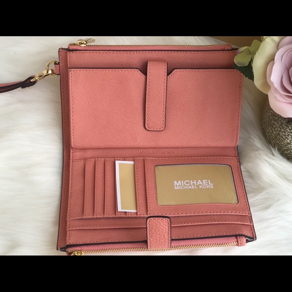 🌷MICHAEL KORS Peach Double Zip Phone Wristlet - Picture 5 of 8